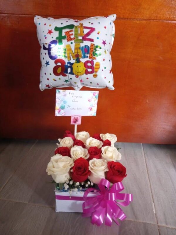 Caja por 16 rosas con globo R25