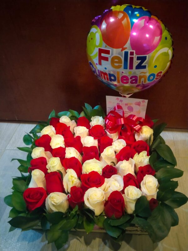 Caja por 50 rosas y globo R90