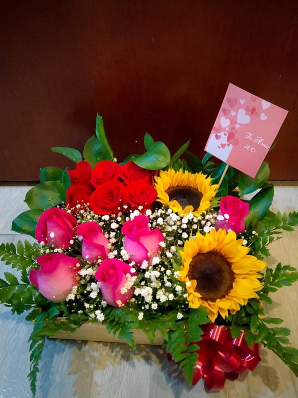 Caja tequiero x6 rosas 2 girasoles R22