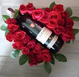 Amor rosas y vino R70 - Floristería en Teusaquillo Bogotá Te Mando Flores