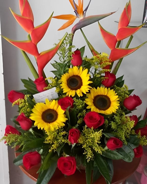 Heliconia, ave del paraiso, girasoles y rosas R85